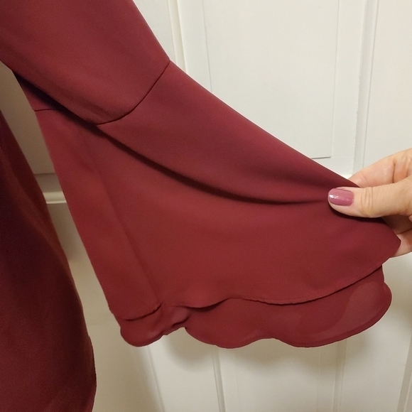 Alfani Burgundy Vneck Bell sleeve Blouse Size 16, Classic - Picture 6 of 9